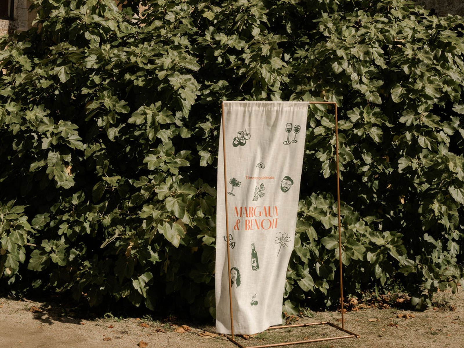 The couple's welcome sign in front of the century-old fig tree