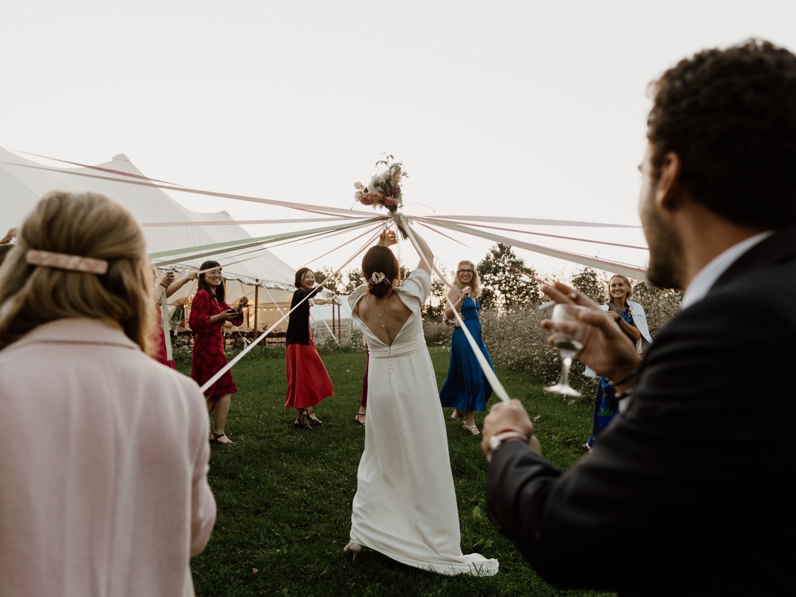 The ribbon game, the bride surrounded by guests