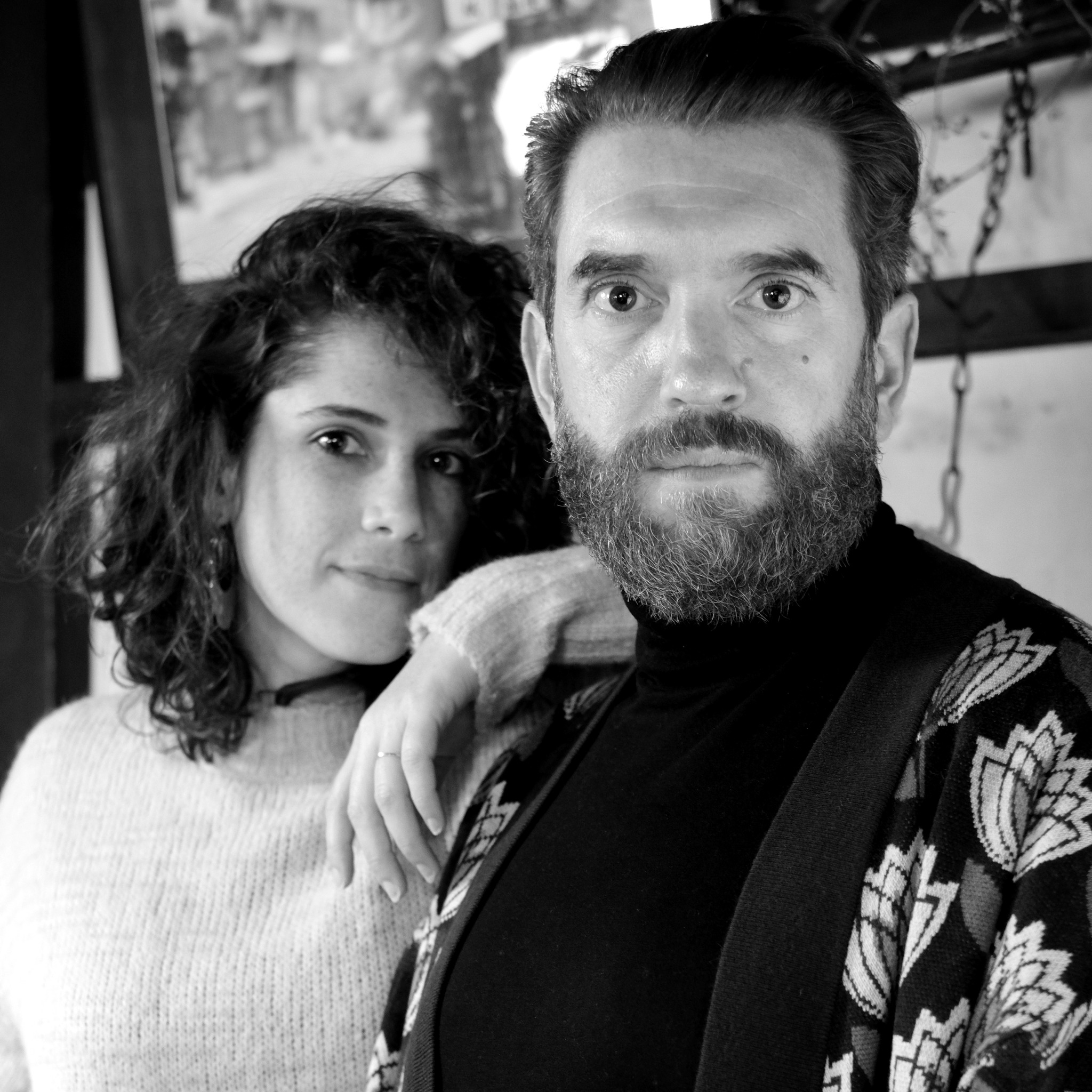 Parce que vous nous voyez toujours ici dans nos tenues de mariés alors nous voilà sans nos habits de lumière!
On s’est lancé tous les deux dans l’aventure du Val Gaudry fin 2020.
D’abord il y a eu nos galères pour trouver un lieu pour notre mariage qui soit proche de paris et qui réponde à nos critères (rien de fou croyez-moi!) . Puis vient le temps des reports (coucou Covid!) et des changements de lieu à répétition. Le besoin de retrouver nos familles se fait fortement sentir. Puis le coup de cœur pour la maison !
Et la tout est allé très vite : le Val Gaudry sera cette maison de famille dans laquelle tout le monde pourra se retrouver pour célébrer et se retrouver - fêter l’amour et les mariages, fêter les anniversaires ou juste se rassembler et partager.
Le Val Gaudry sera un lieu vivant !
Le Val Gaudry sera un lieu à vivre !
Photo par @___fuko___
#levalgaudry #lieuavivre #tellyourstory #receptionmariage #domainedereception #nature #gitedefrance #gitenature #vacancesnature #perche #orne #PNRPerche #leperche #objectif2023 #secretplace #explore_normandie #ornetourisme #ornepurenormandie #leperchecavousgagne #mariageenfrance #wedding #frenchwedding #renovation #renovationmaison #weddingstory #domainedemariage #marrymeinfrance #mariage2023 #mariage2024